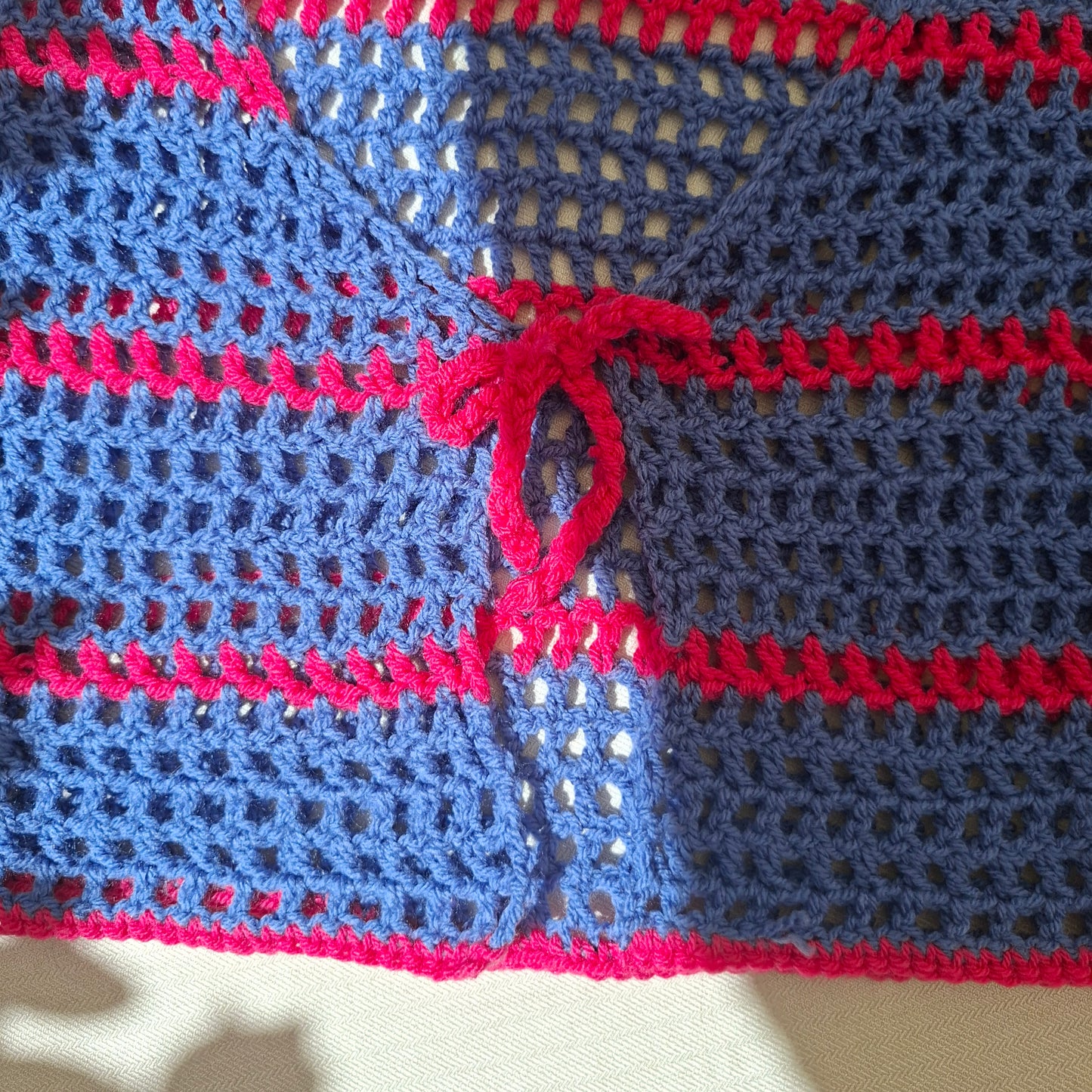 Cardigan rayé en crochet
