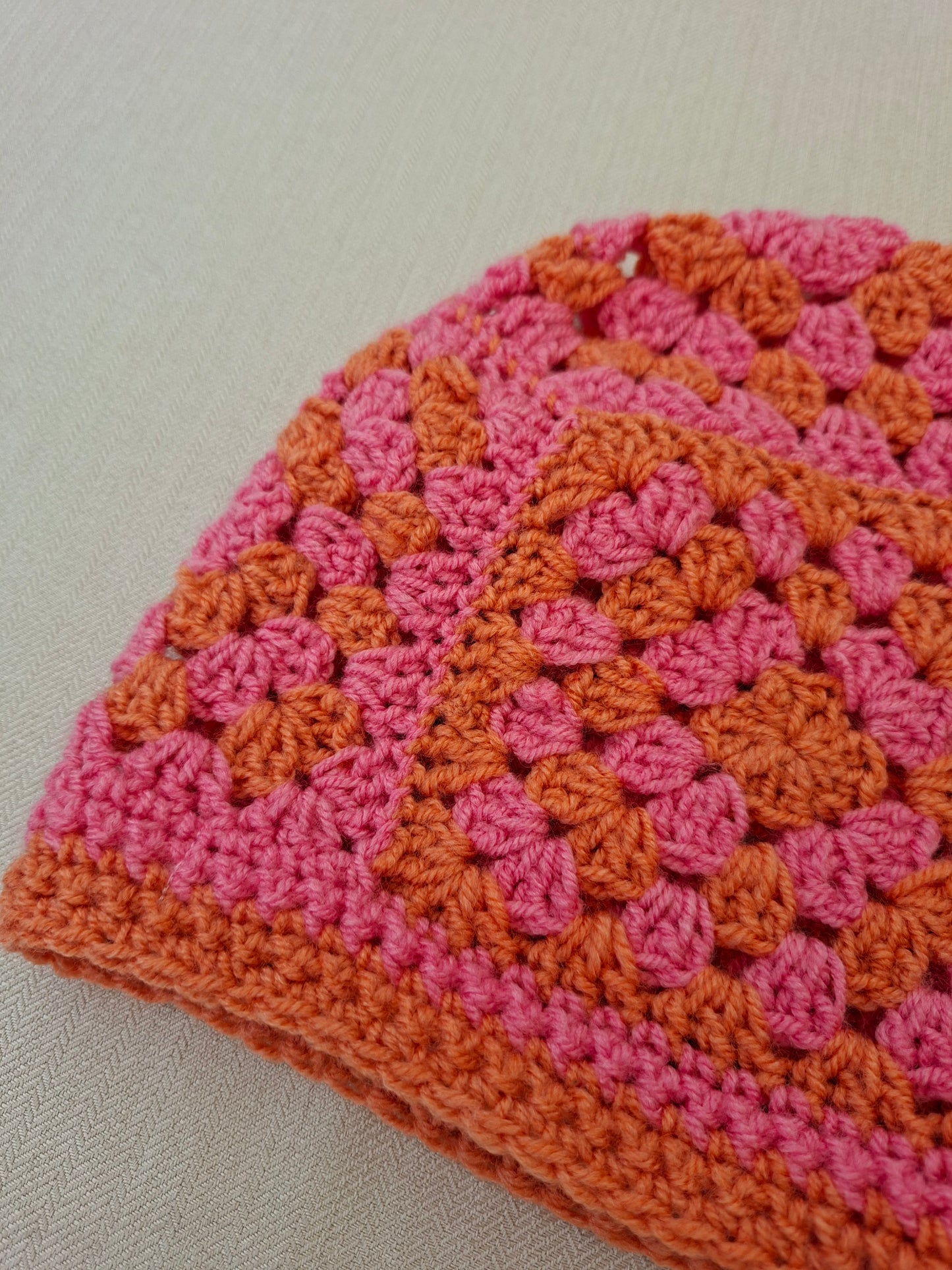 Cagoule à nouer en granny squares