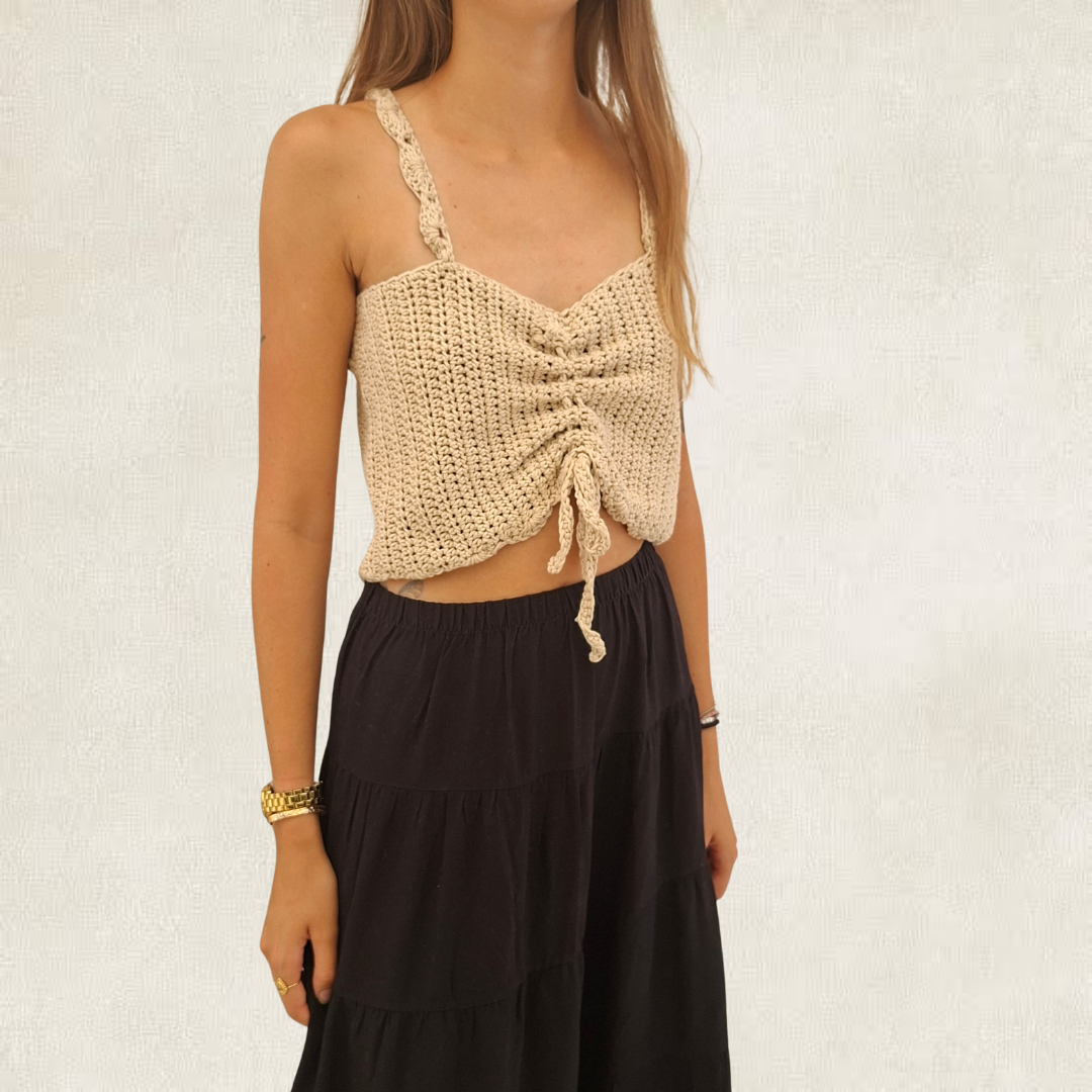 Top court beige en crochet