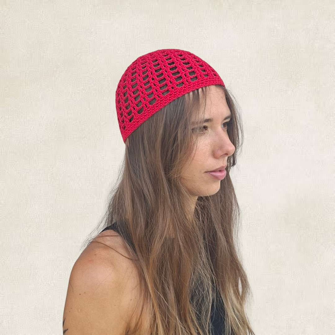 Knitted beanie - red