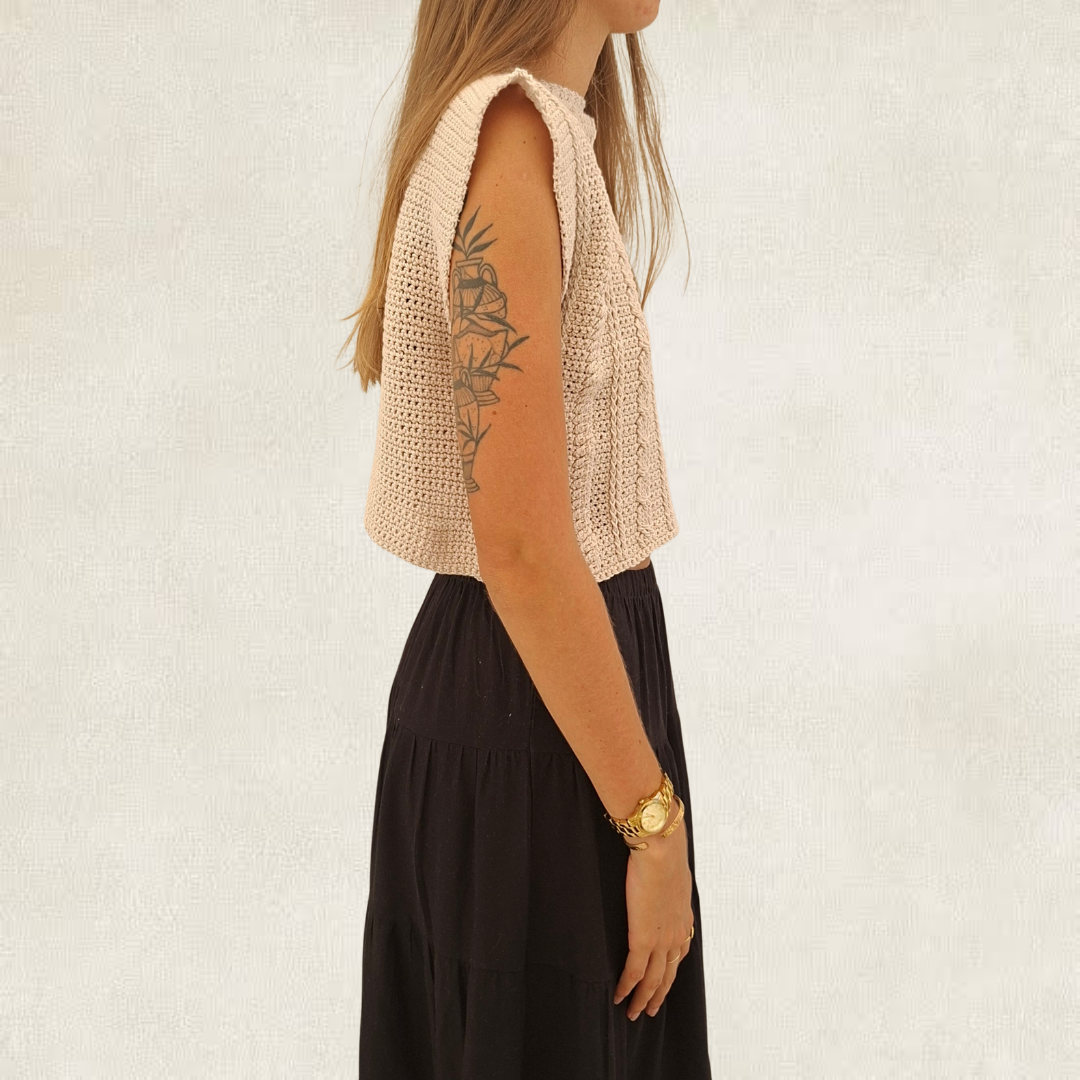 Top beige torsadé en crochet