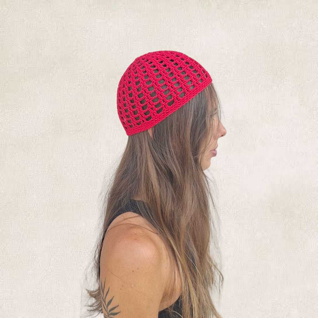 Knitted beanie - red