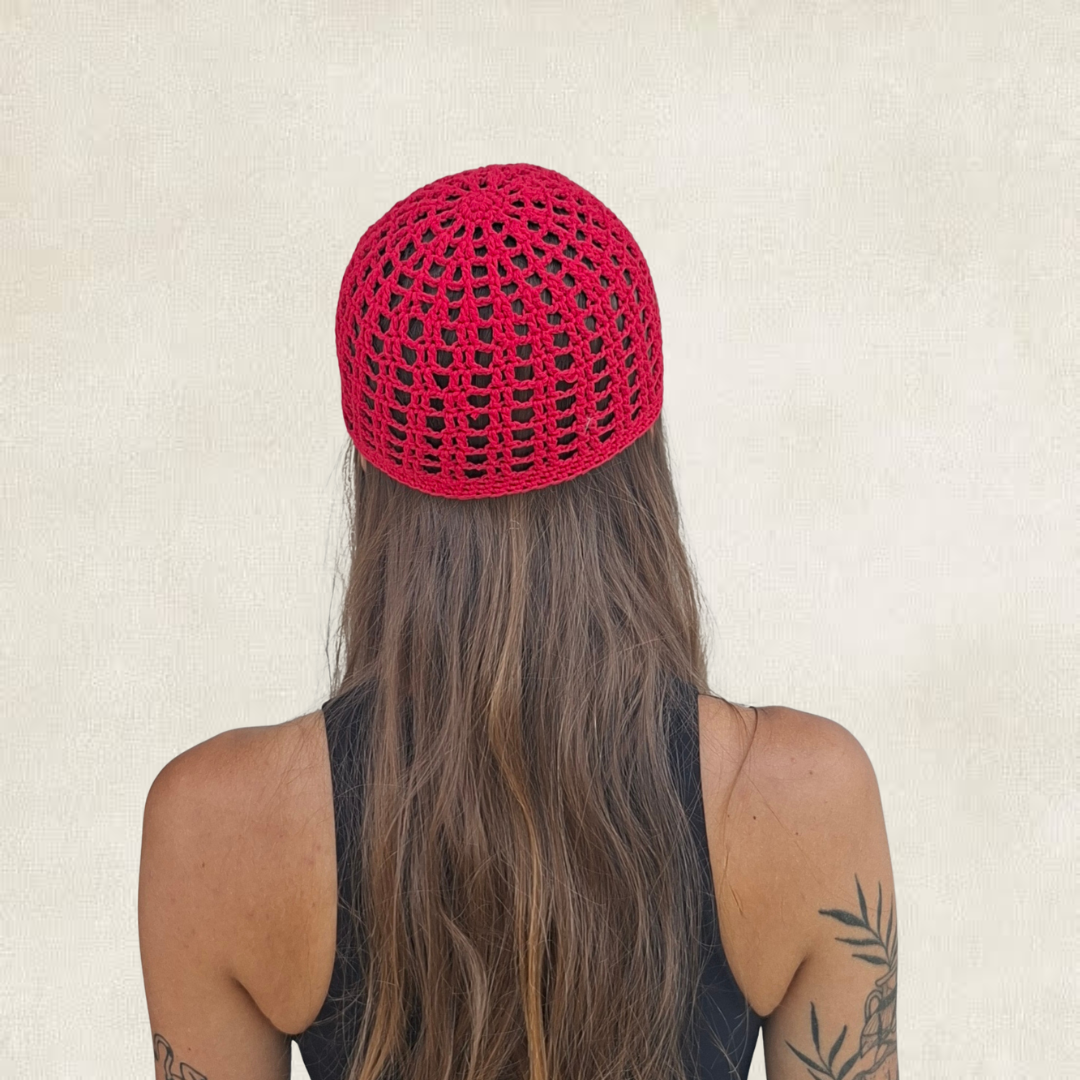 Knitted beanie - red