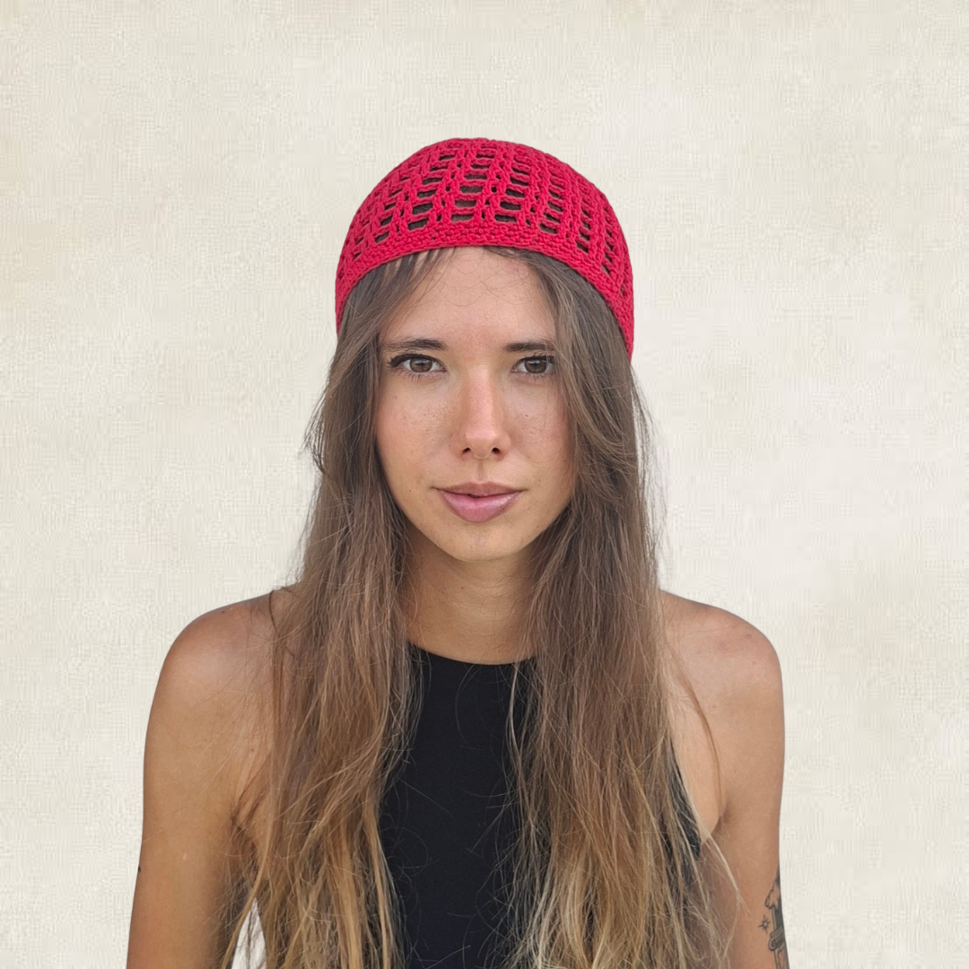 Knitted beanie - red