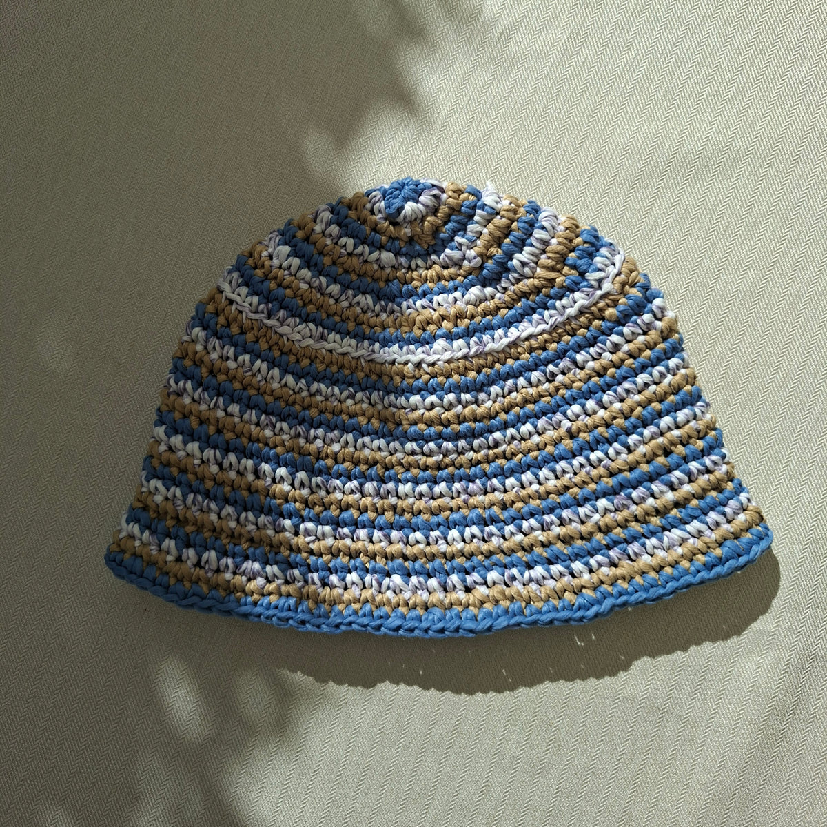 Striped raffia bob hat