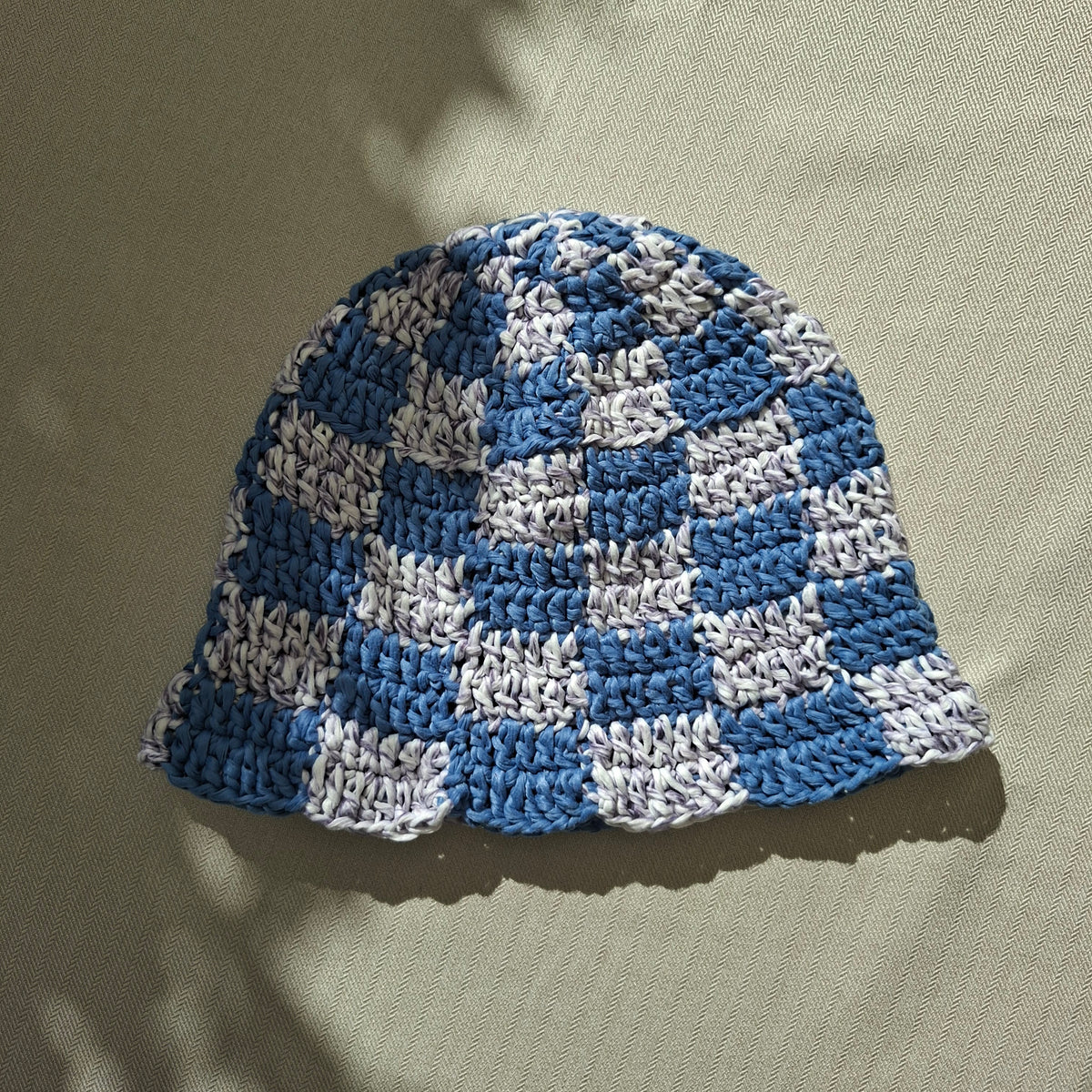 Checkered raffia bucket hat