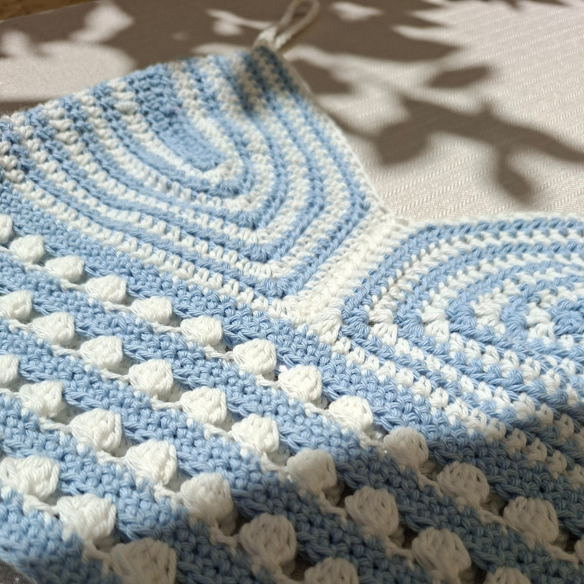 Top court rayé en crochet