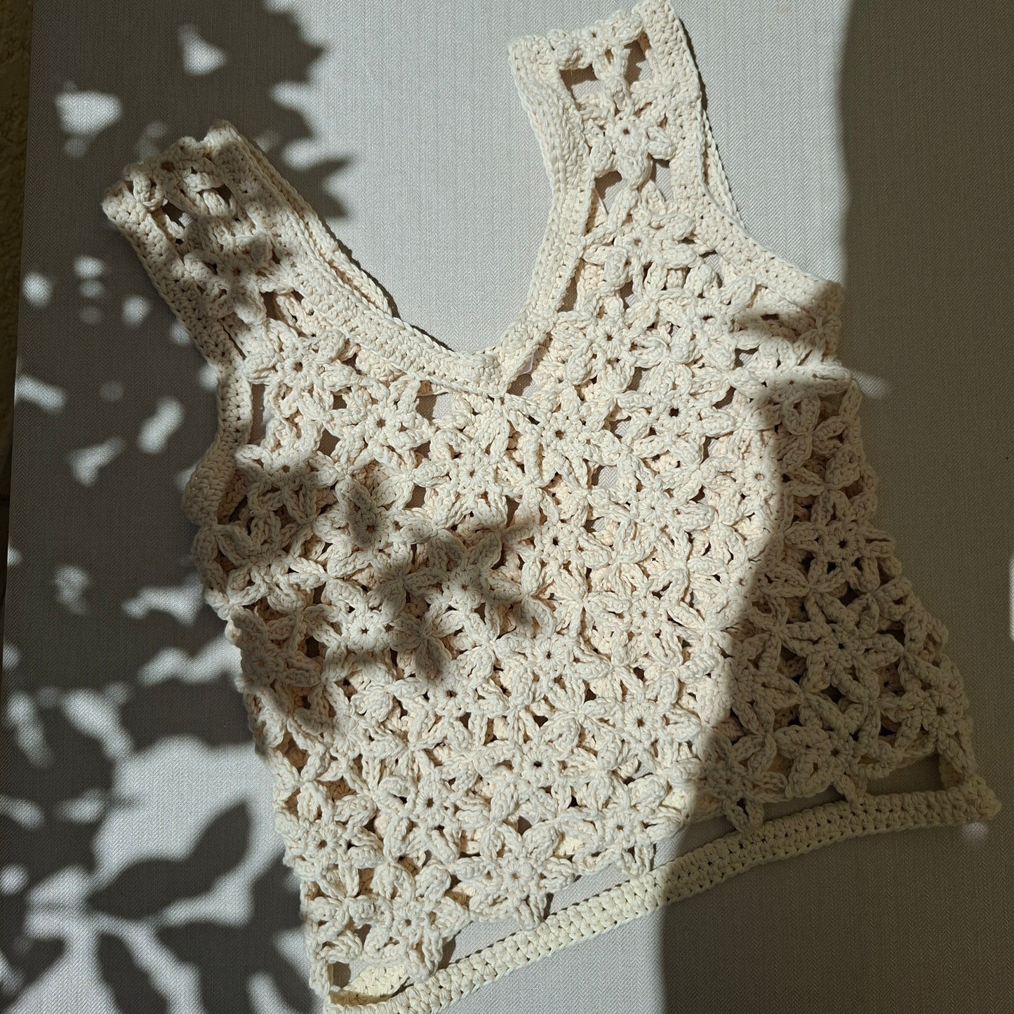 Top white crochet flowers