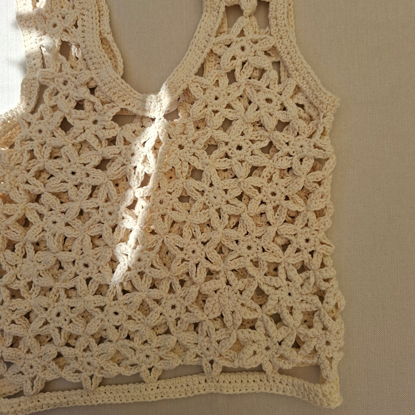 Top white crochet flowers