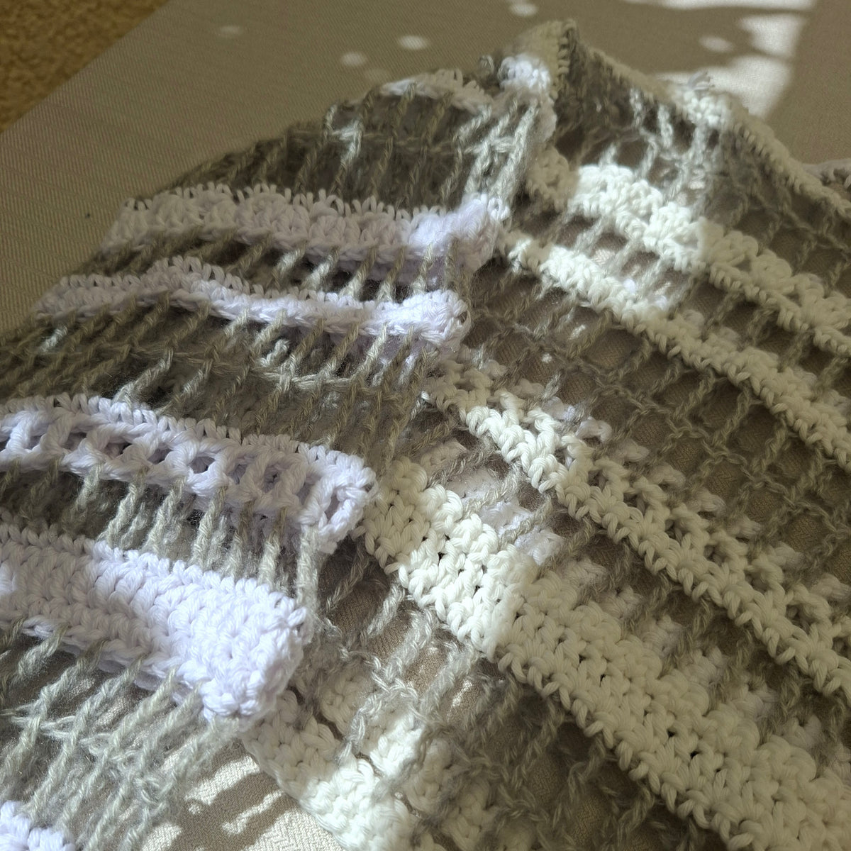 Haut en maille filet en crochet