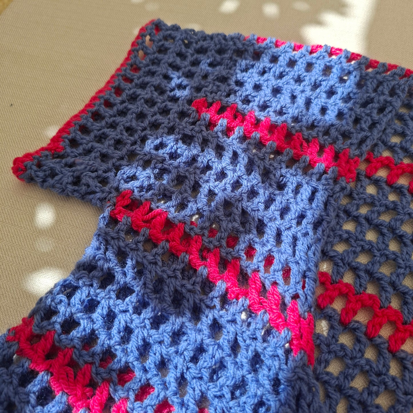 Cardigan rayé en crochet