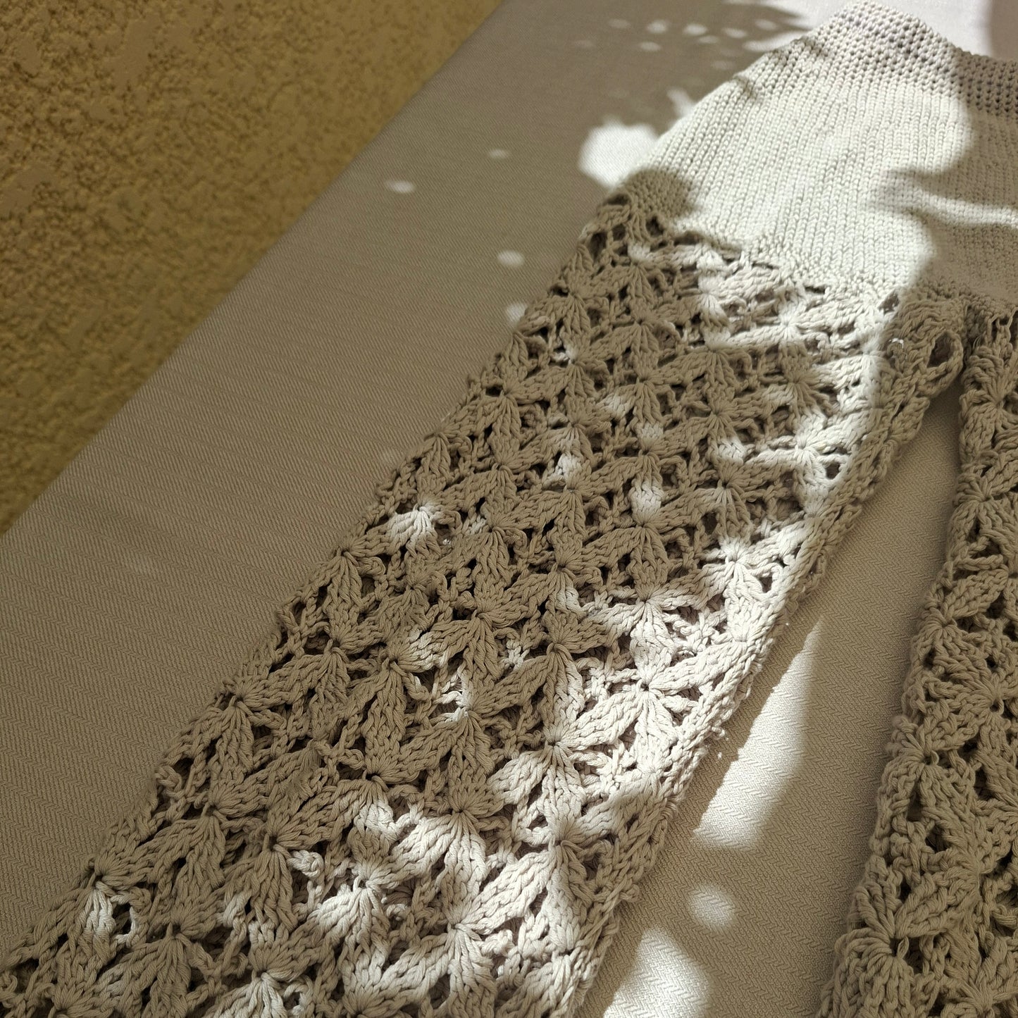 Pantalon gris bohème dentelle en crochet