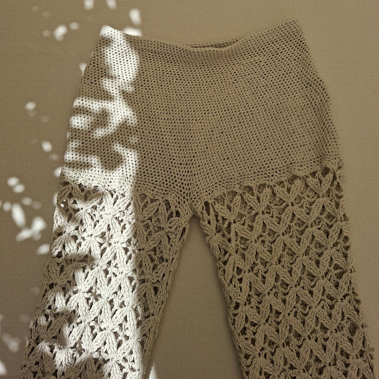 Pantalon gris bohème dentelle en crochet