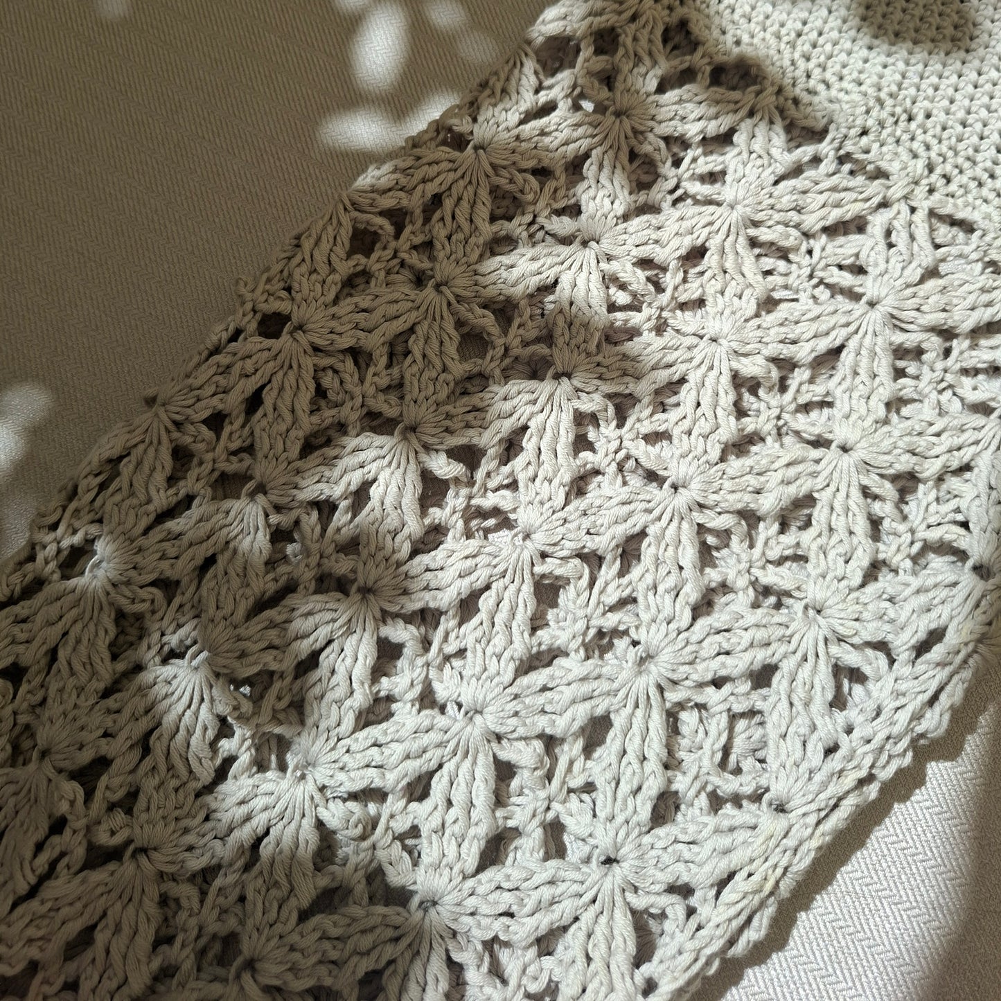Pantalon gris bohème dentelle en crochet