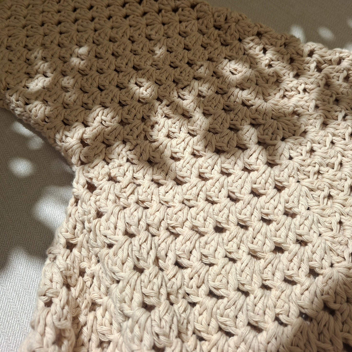 Robe d'été bohème beige en crochet