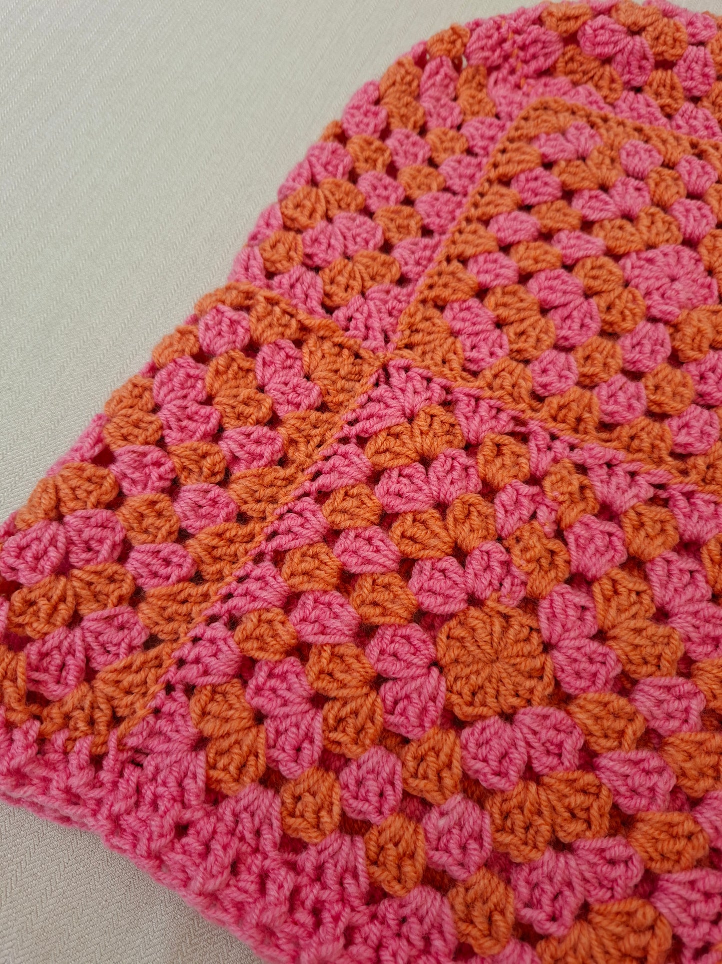 Cagoule en granny squares multicolores