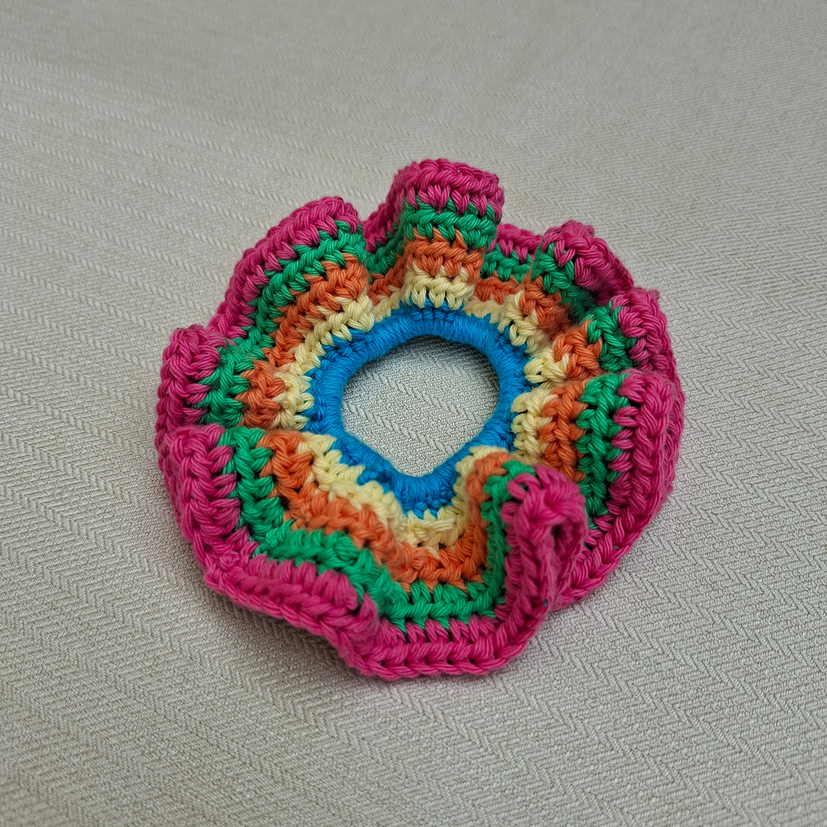 Chouchou multicolore en crochet