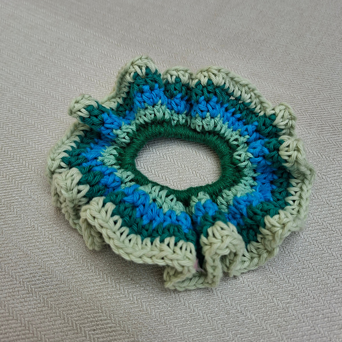 Chouchou multicolore en crochet