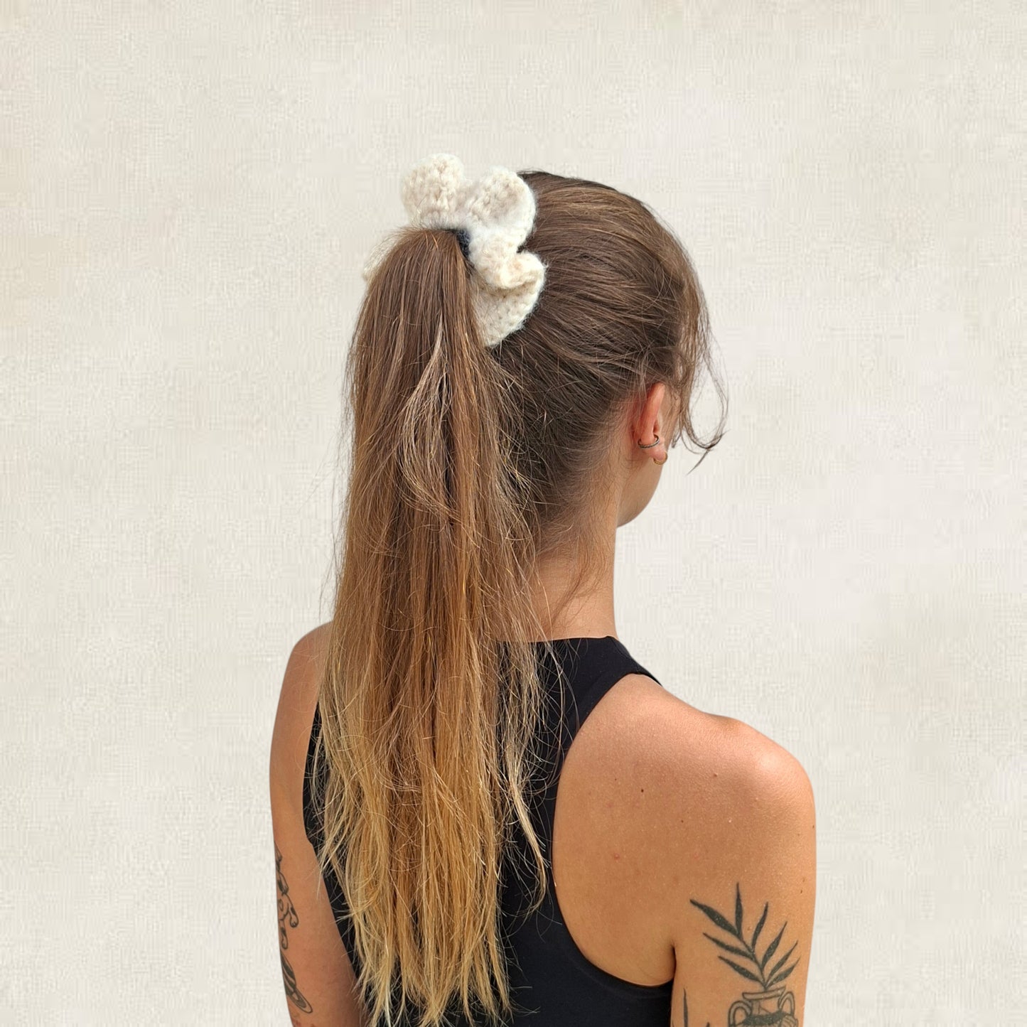 Chouchou blanc irisé en crochet