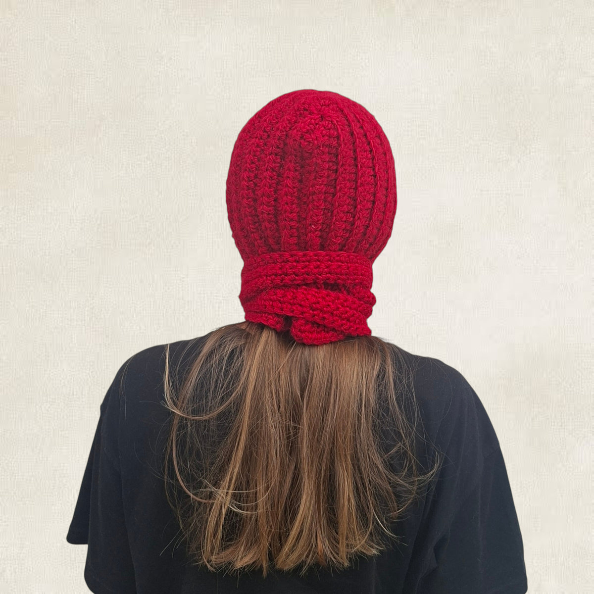 Cagoule à nouer rouge en crochet