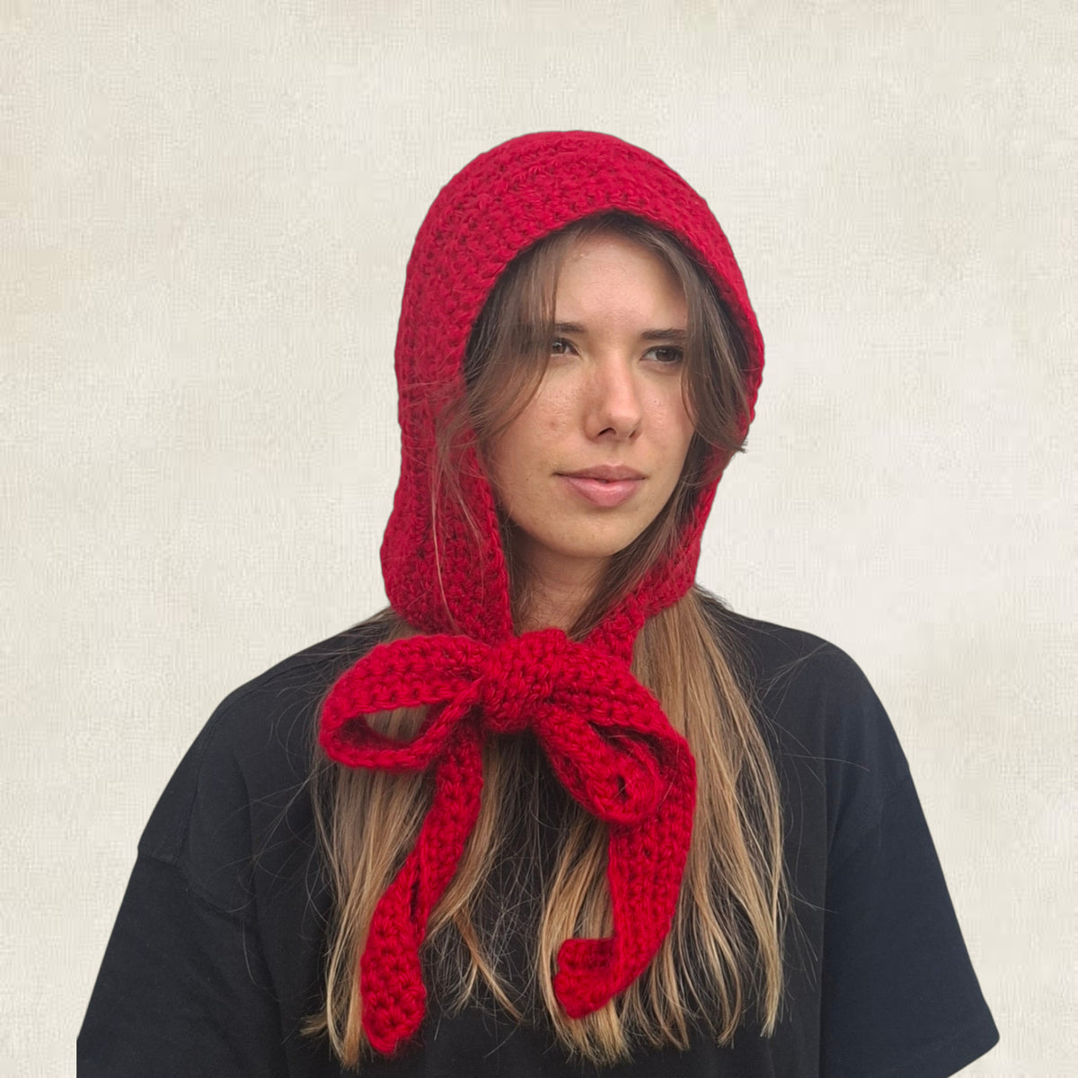 Cagoule à nouer rouge en crochet