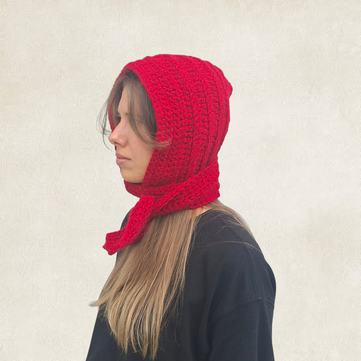 Cagoule à nouer rouge en crochet