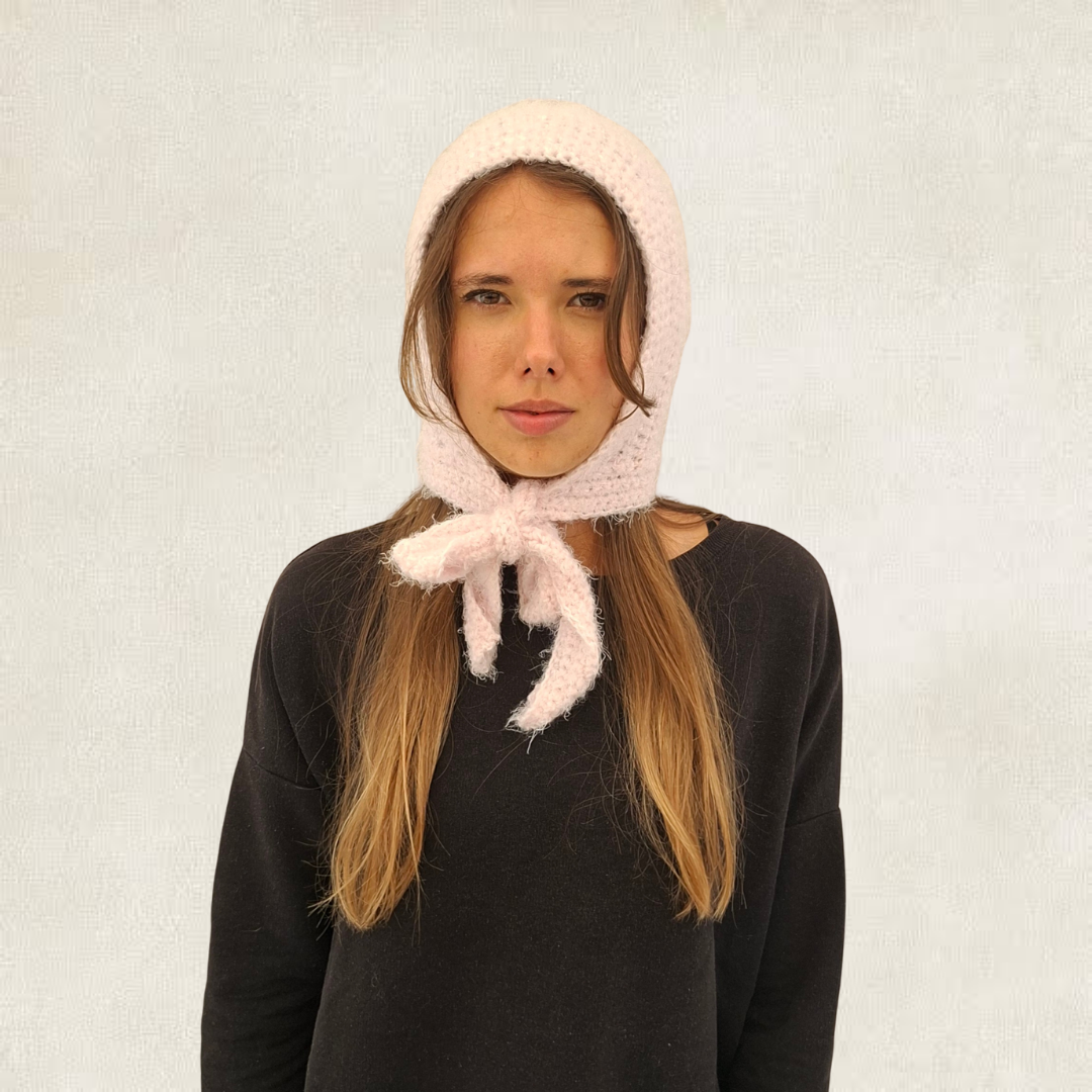 Cagoule à nouer rose en crochet