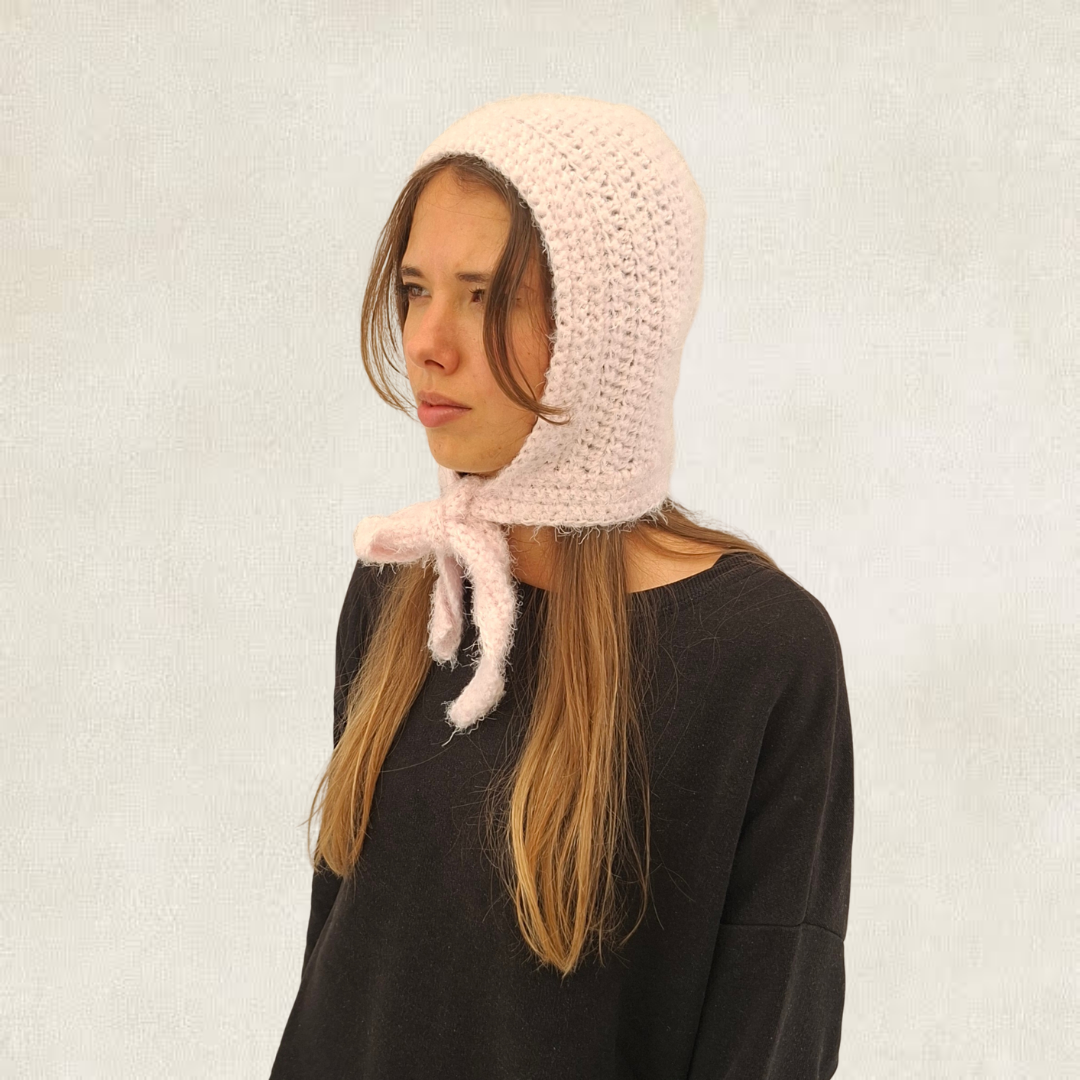 Cagoule à nouer rose en crochet