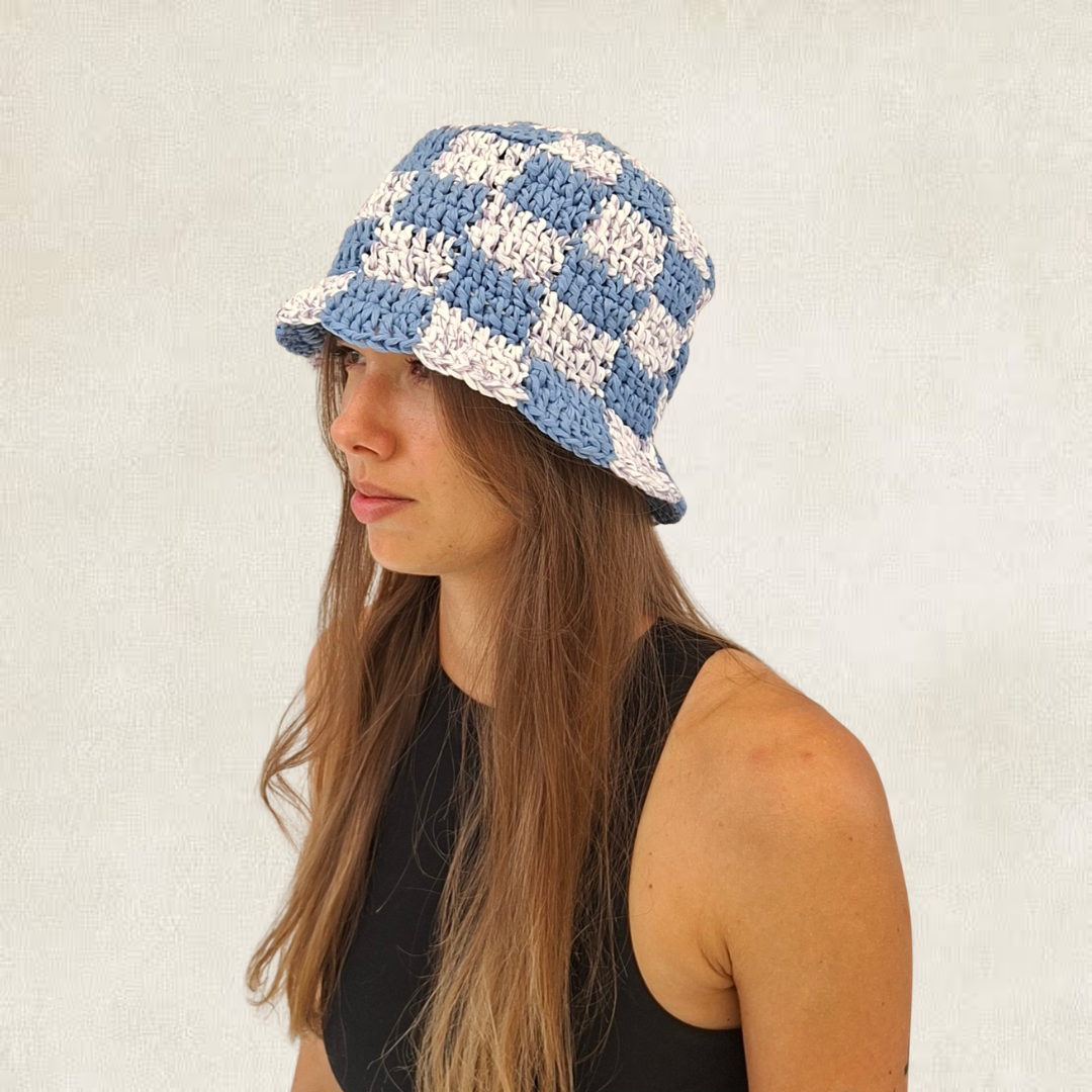 Checkered raffia bucket hat