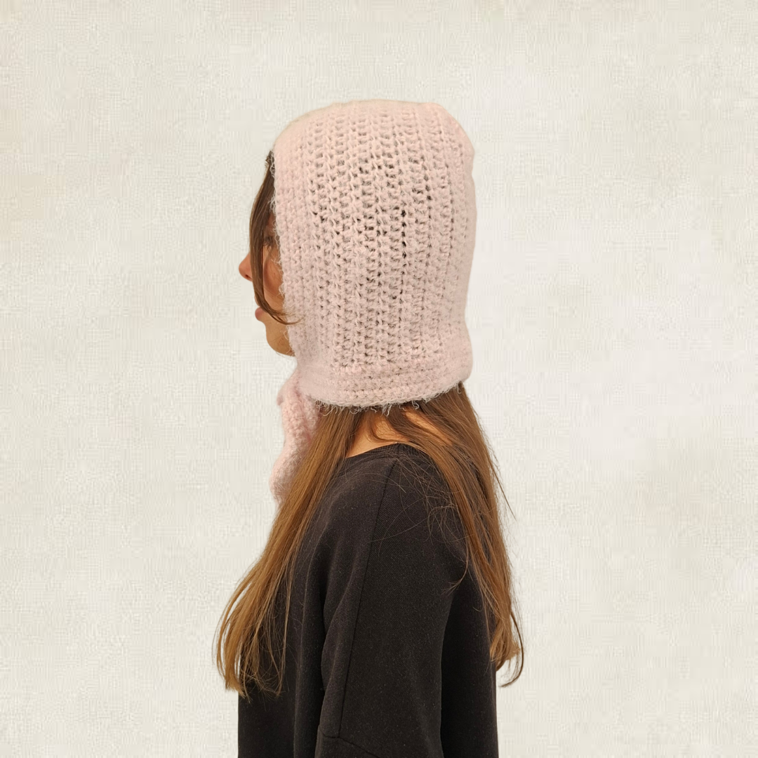 Cagoule à nouer rose en crochet