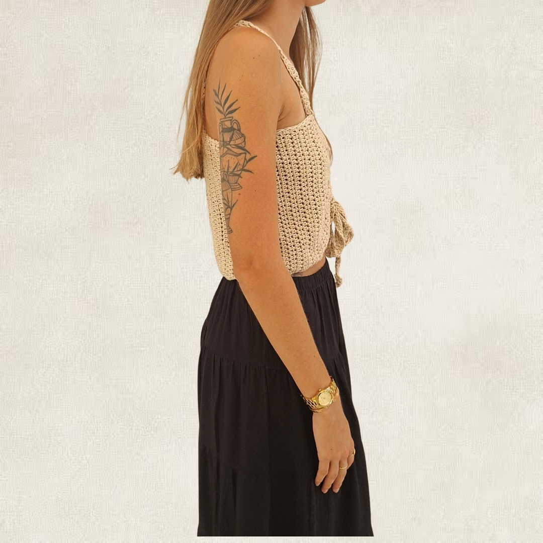 Top court beige en crochet