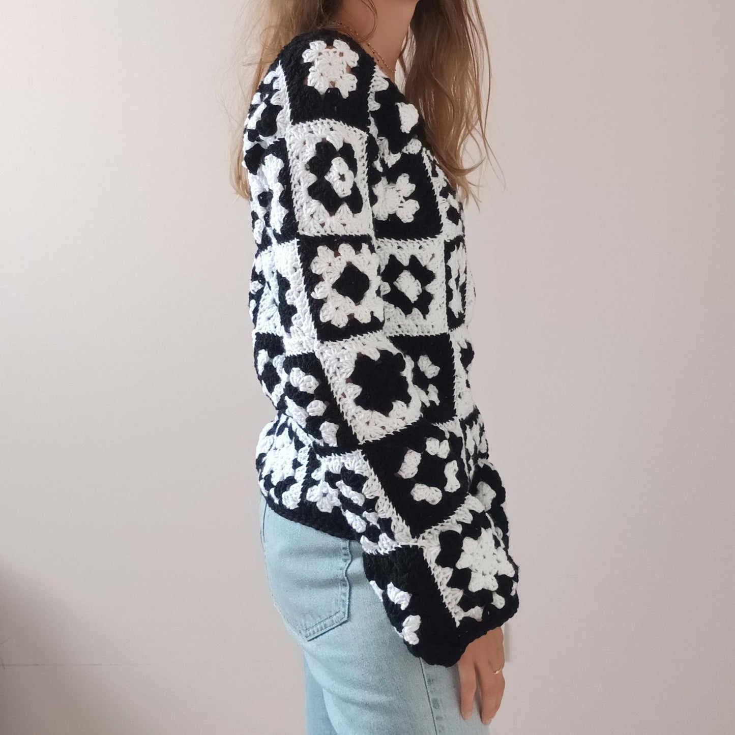Granny Square Sweater Crochet Pattern Black&White – PDF Crochet Pattern