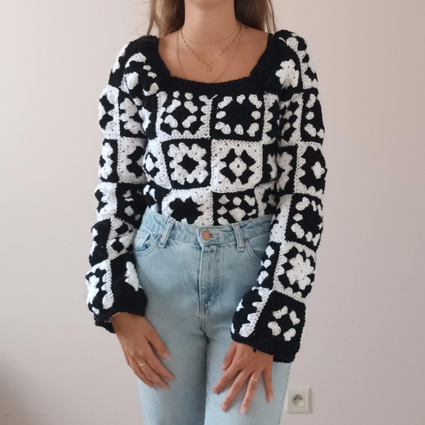 Granny Square Sweater Crochet Pattern Black&White – PDF Crochet Pattern