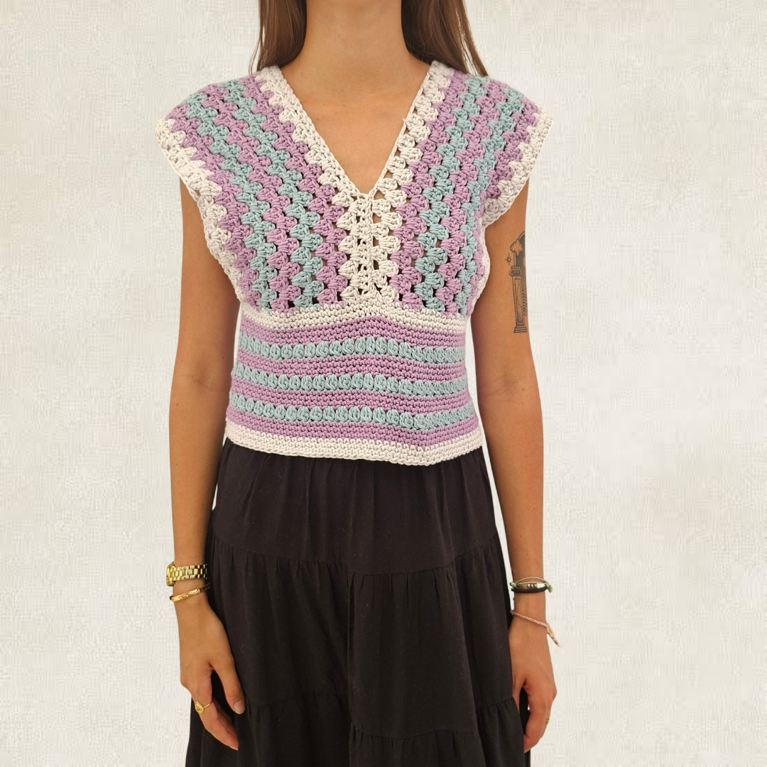 Top décolleté lilas en crochet