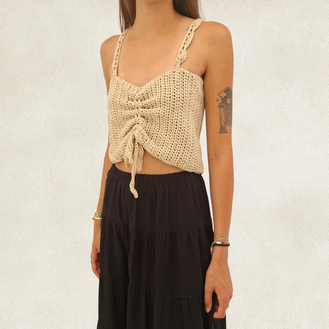 Top court beige en crochet