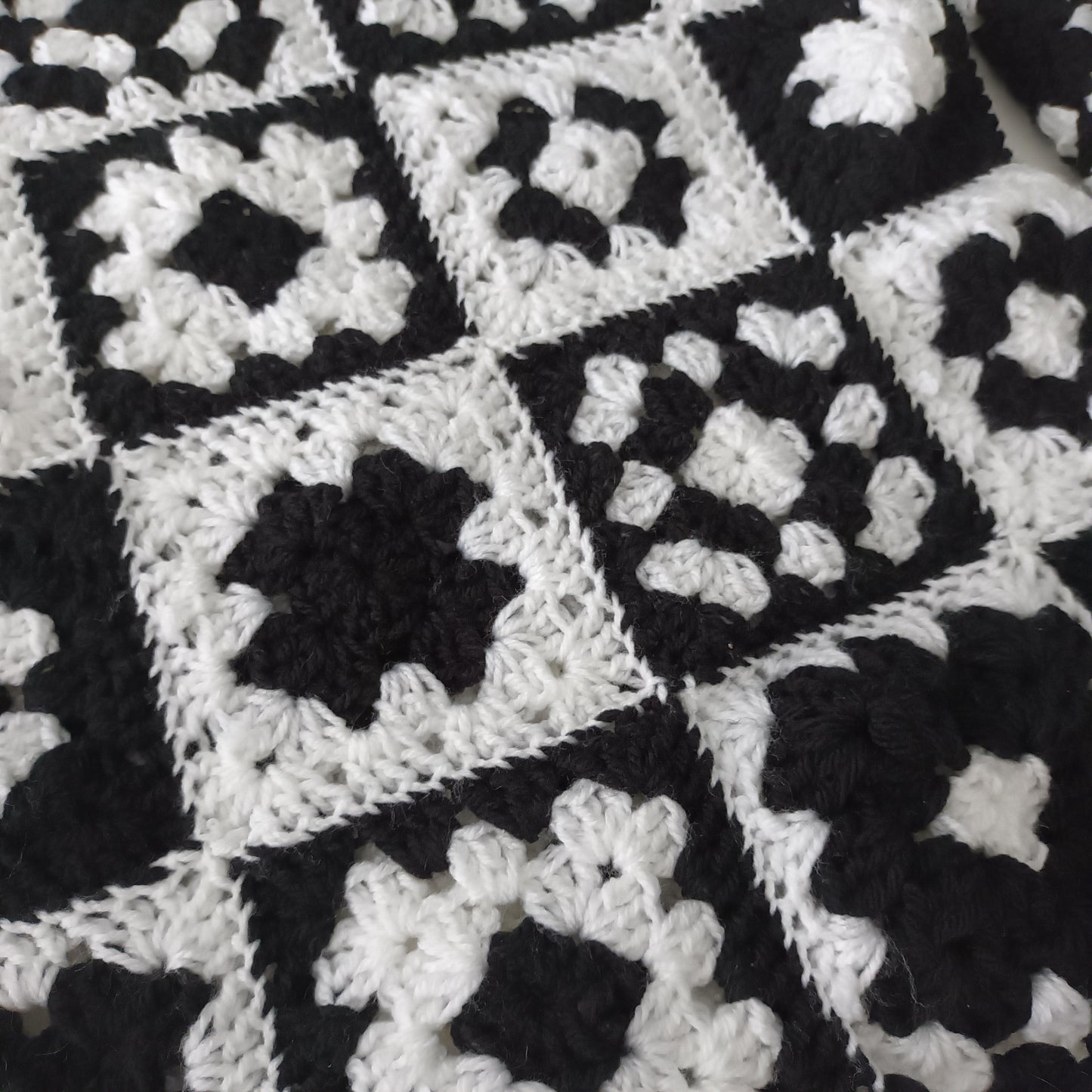 Granny Square Sweater Crochet Pattern Black&White – PDF Crochet Pattern