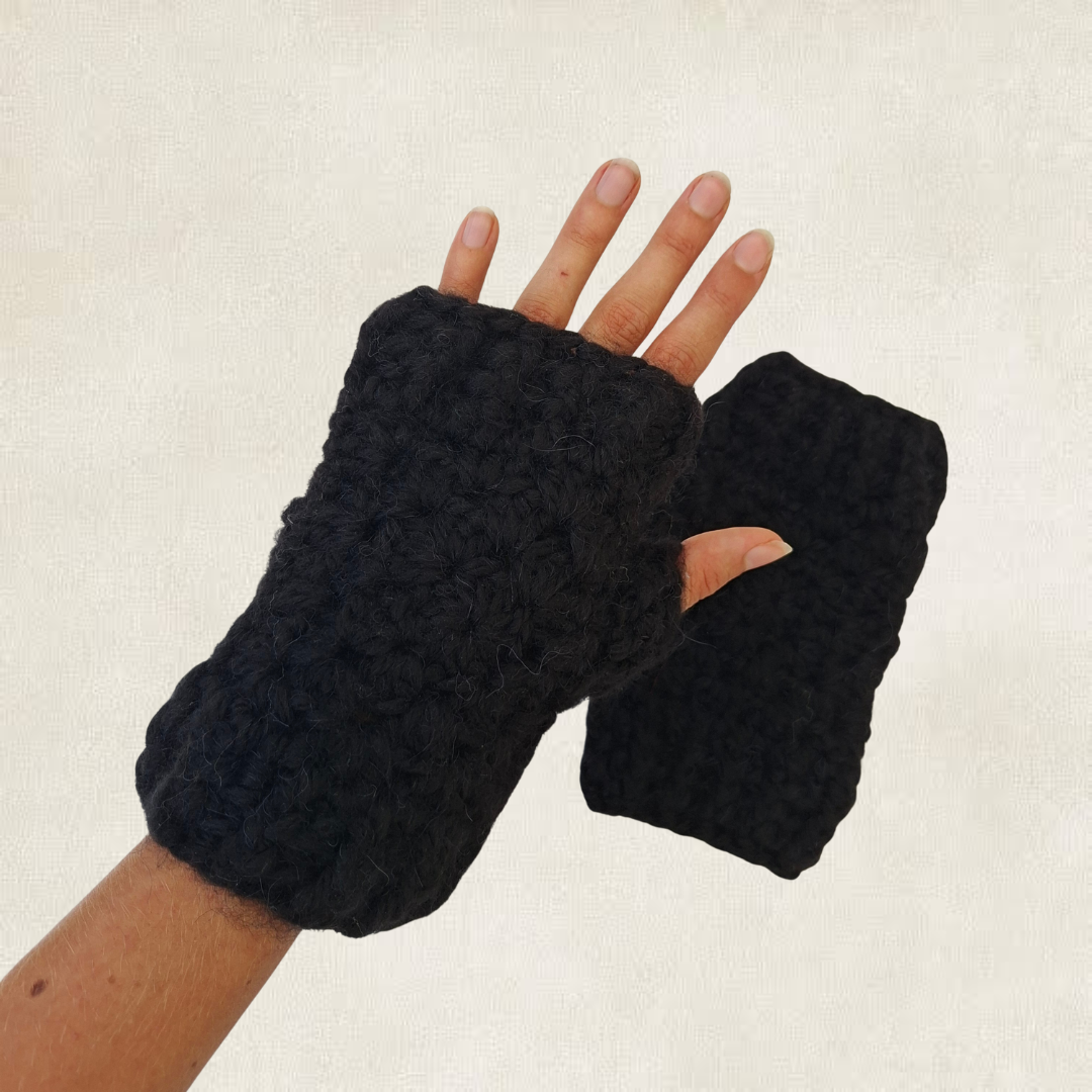 Mitaines noires en crochet