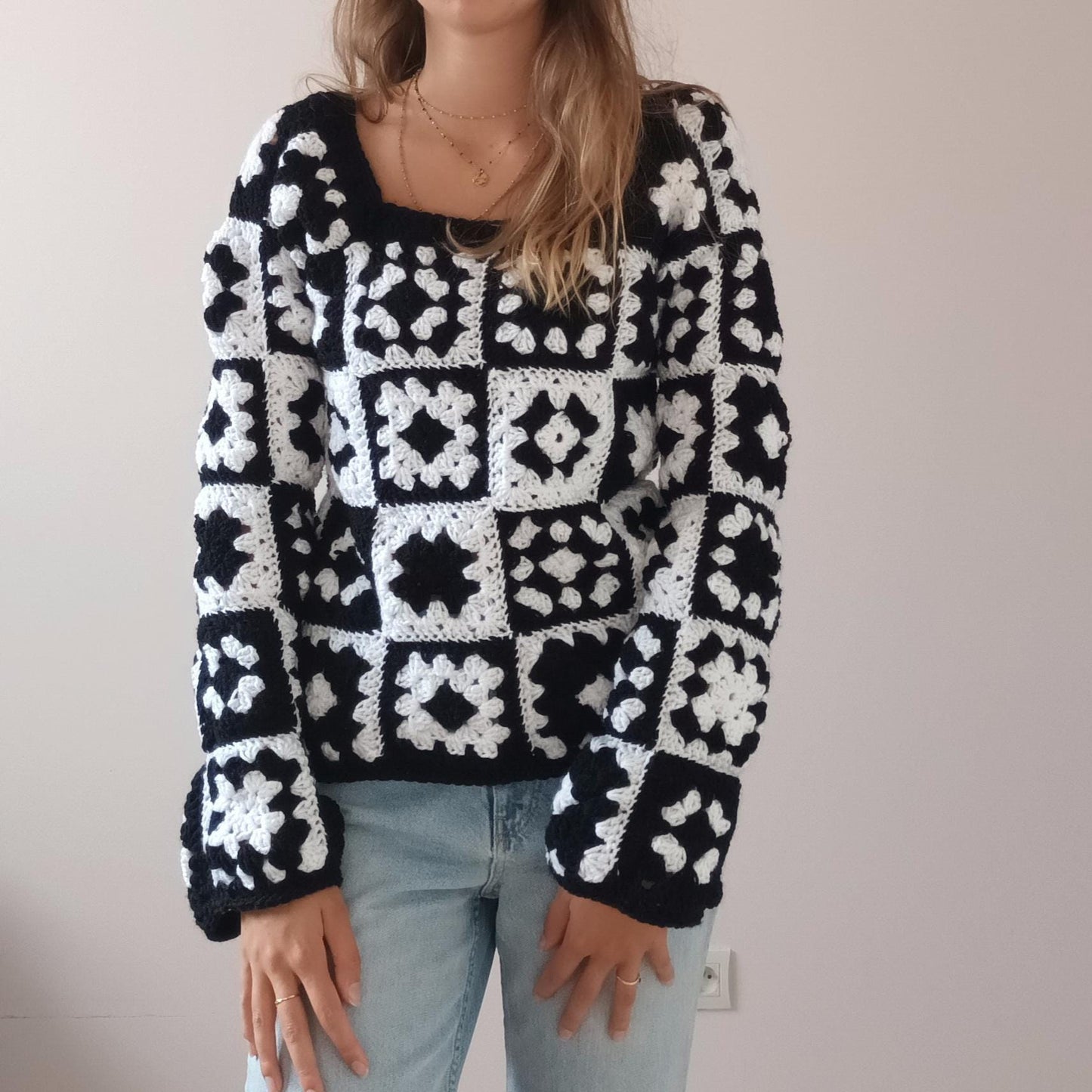 Granny Square Sweater Crochet Pattern Black&White – PDF Crochet Pattern