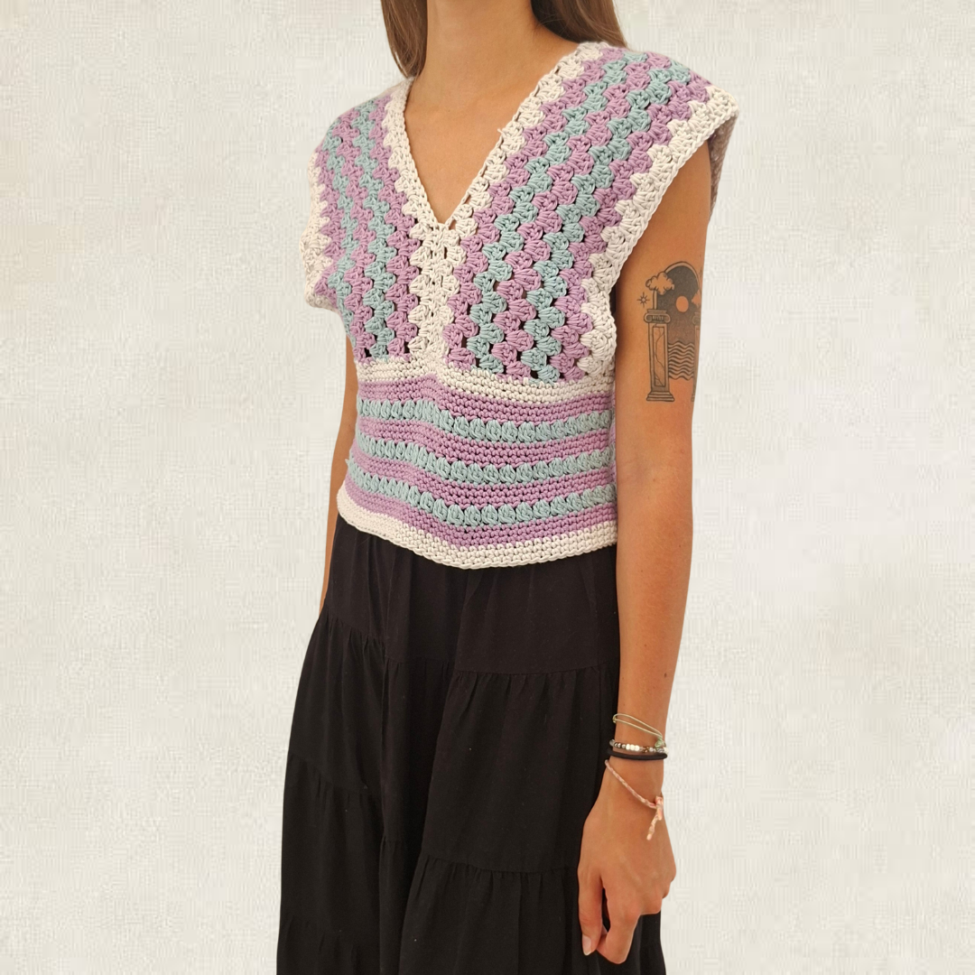 Top décolleté lilas en crochet
