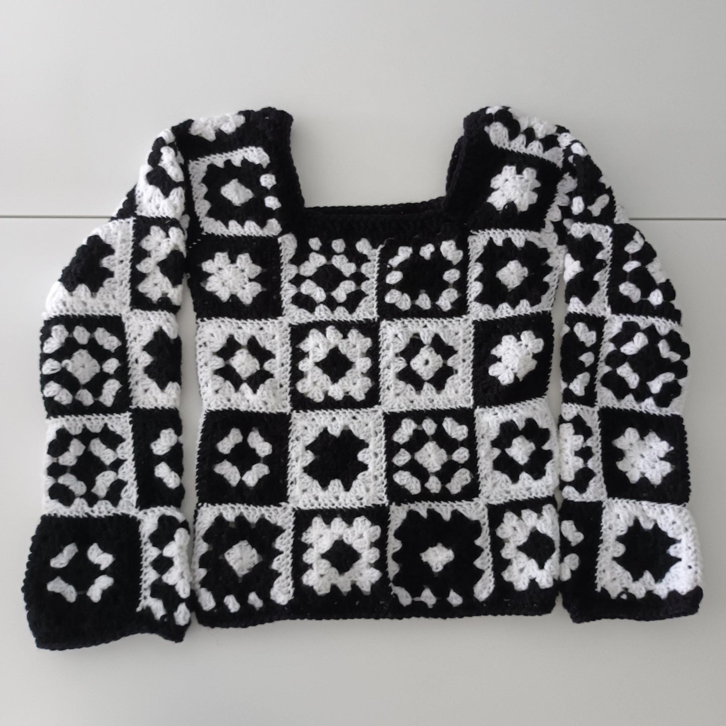 Granny Square Sweater Crochet Pattern Black&White – PDF Crochet Pattern