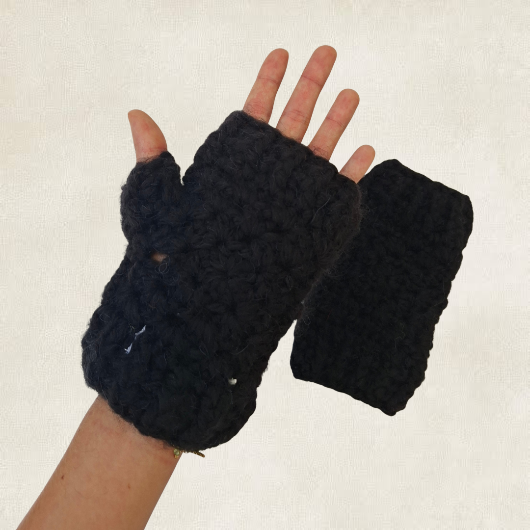 Mitaines noires en crochet
